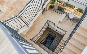 Villa Albi - Machne Yehuda Hotel